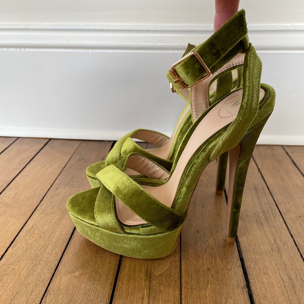 Missguided Green Velvet Platform Heels 6 - Picture 5 of 7